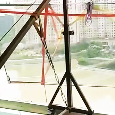 移动直臂式高层玻璃吊机吊玻璃现场